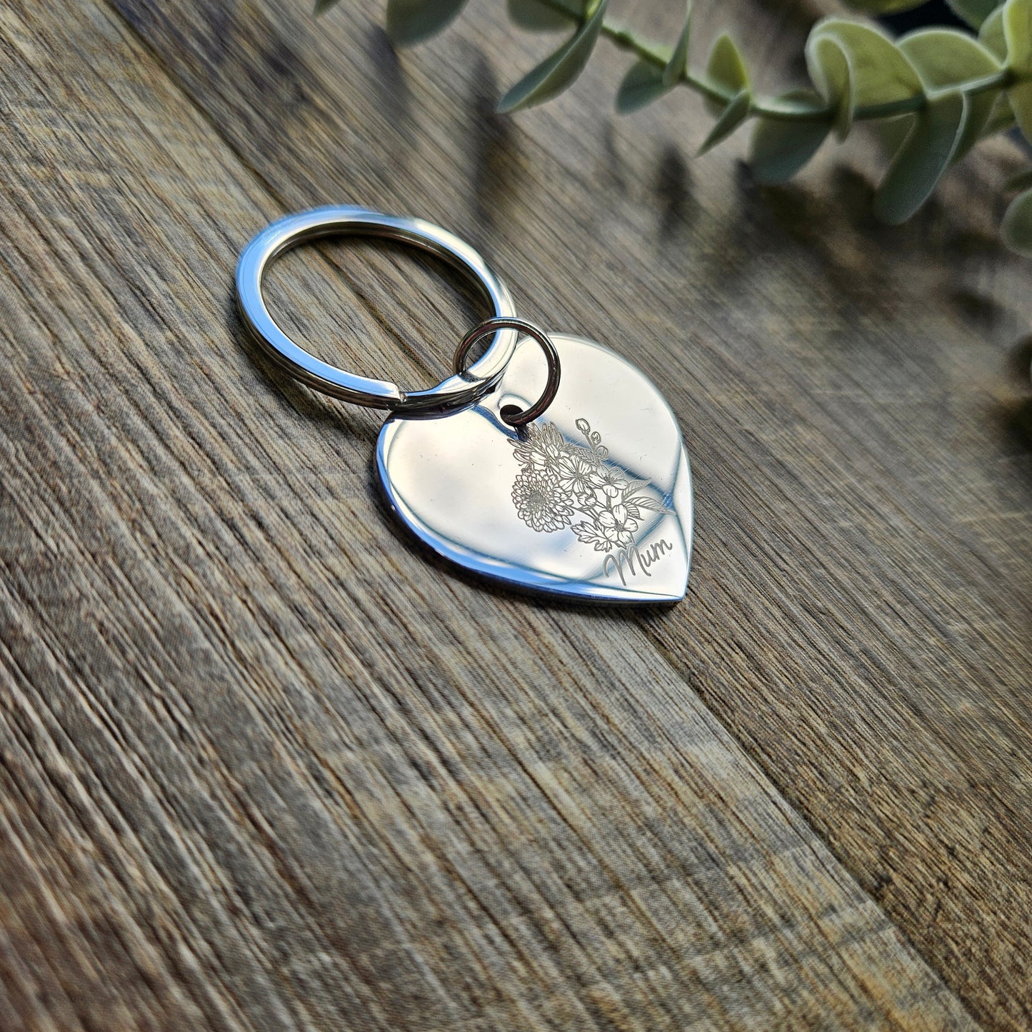 Personalised Birth Flower Keyring for Mum – Custom Engraved with Kids' Birth Months & Handwritten Text