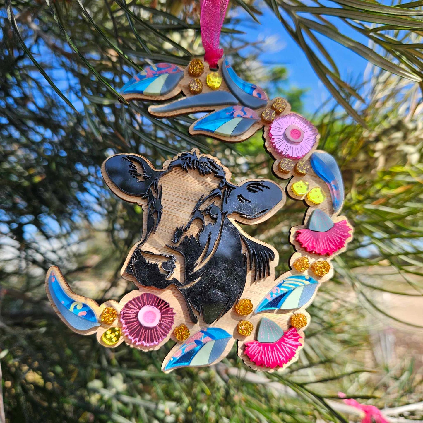 Australiana Ornaments | Magpie | Wren | Galah | Cockatoo | Kookaburra | Lorikeet | Cow
